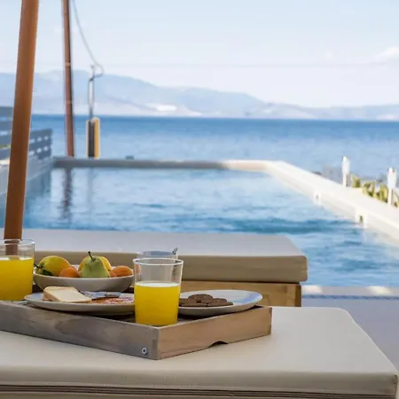 Theros アパートホテル