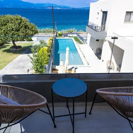 Theros アパートホテル 4*