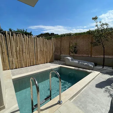 アパートホテル Theros