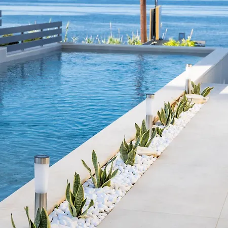 Theros Apart Otel Dhiminio