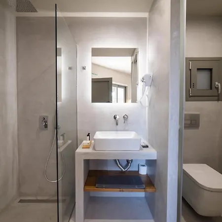 Theros Aparthotel 4*