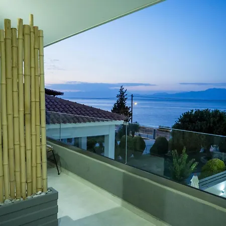 Theros Aparthotel