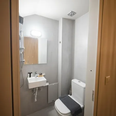 Theros Apart Otel