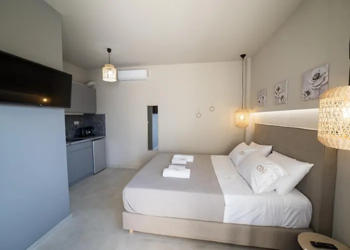 Theros Aparthotel 4*