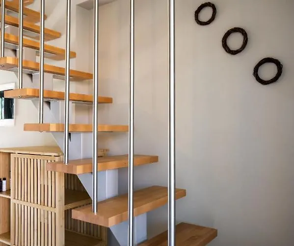 Theros Aparthotel Dhiminio