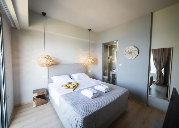 Theros Aparthotel 4*