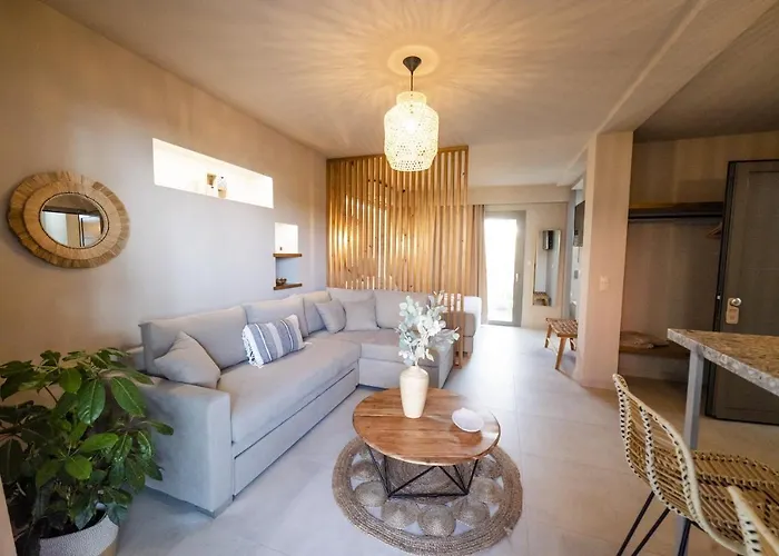 Theros Aparthotel Dhiminio