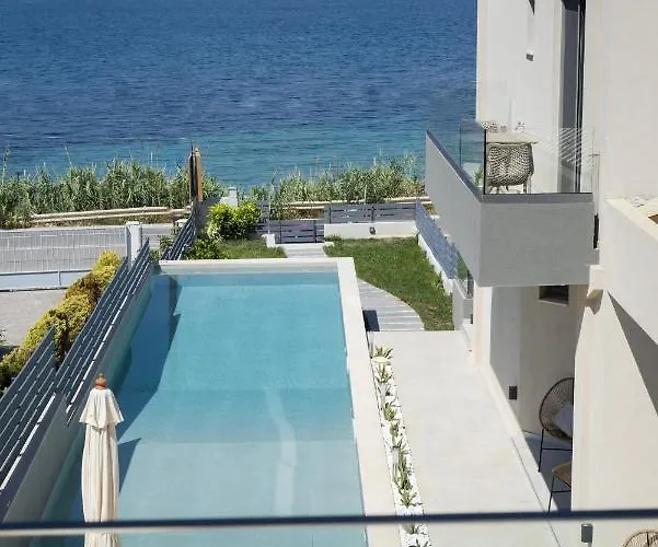 Theros Aparthotel Dhiminio